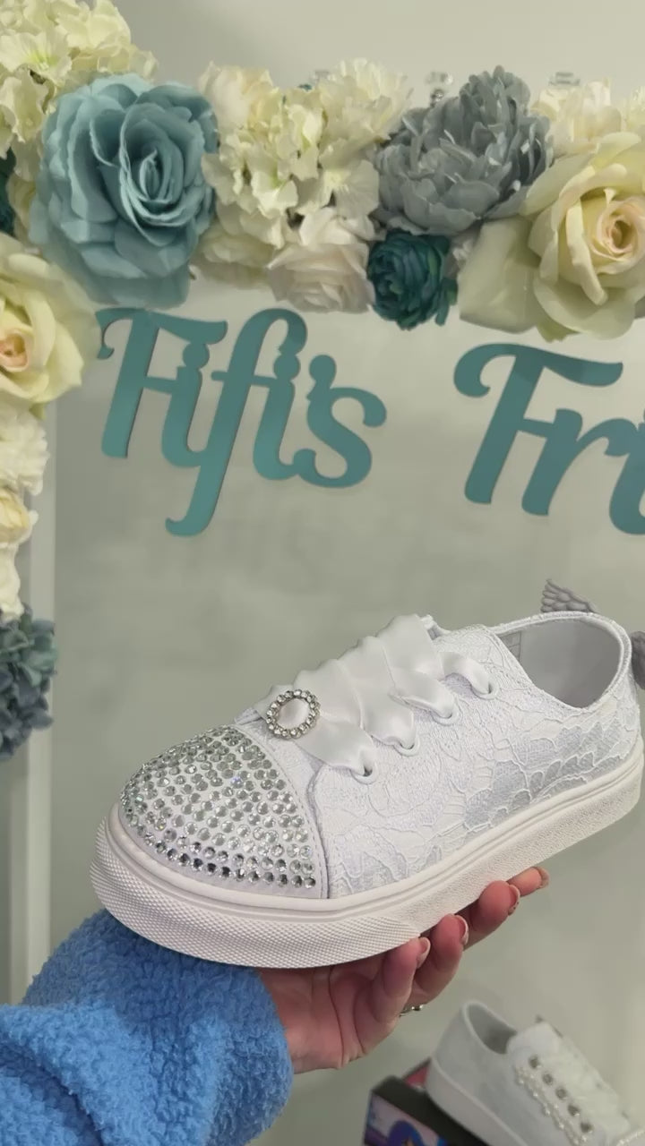 Load video: Girls Elsa Communion Trainer